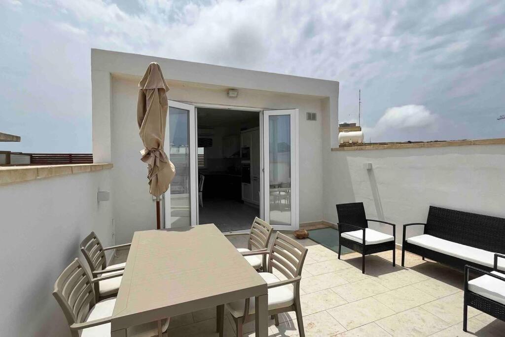 Brand New 3-level Sea View Near Beach Apartman *
