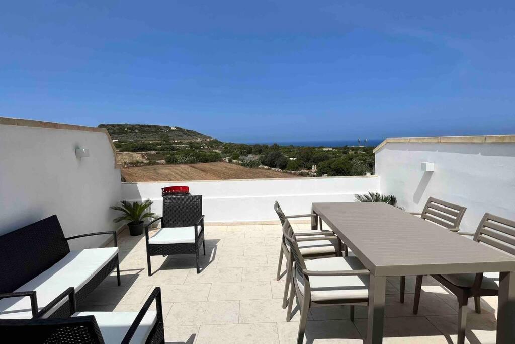 Brand New 3-level Sea View Near Beach Apartment *