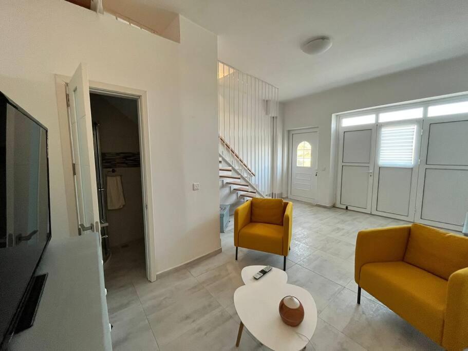 Apartment Brand New 3-level Sea View Near Beach *