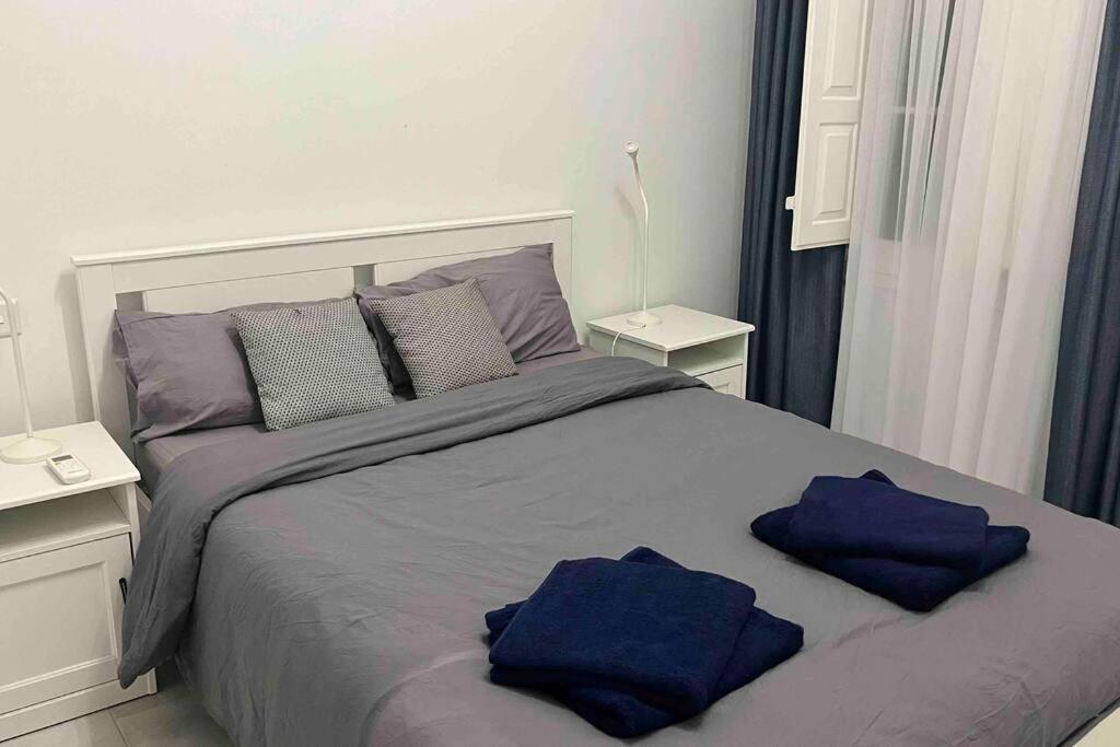 Brand New 3-level Sea View Near Beach Apartment *
