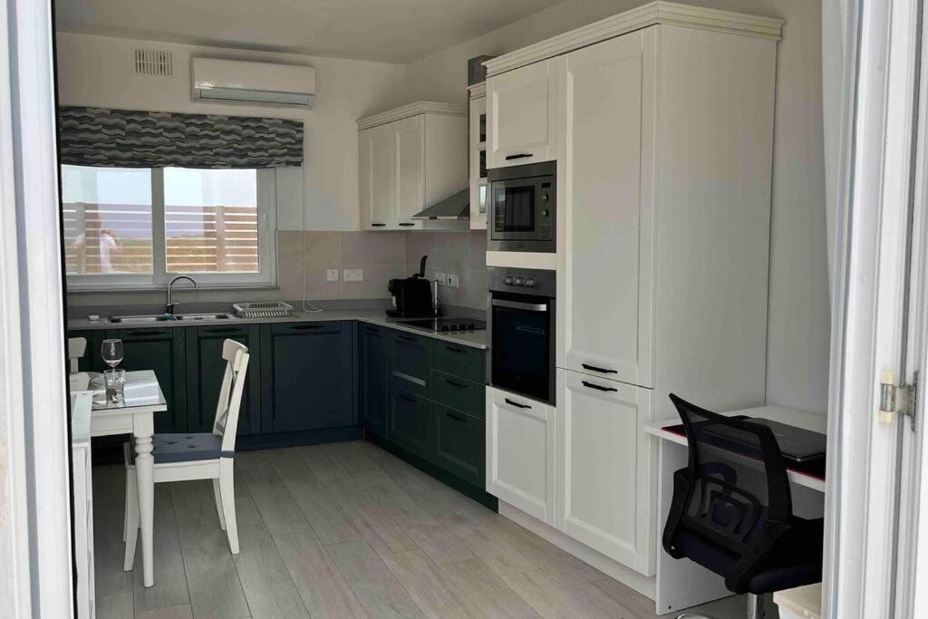 Brand New 3-level Sea View Near Beach *