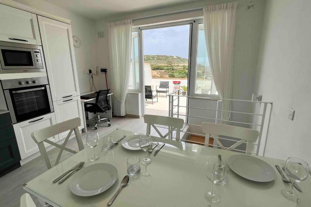 Brand New 3-level Sea View Near Beach Apartment Il-Pergla